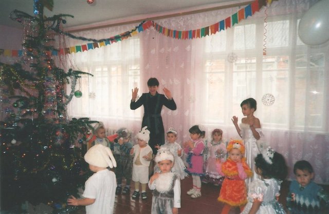 сценарий новогоднего праздника в младшей группе детского сада 