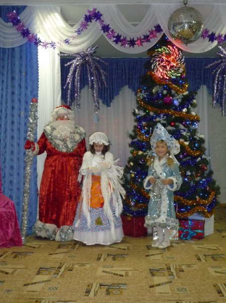 Сценарий новогоднего представления в детском саду,Новогодние проделки Лешего